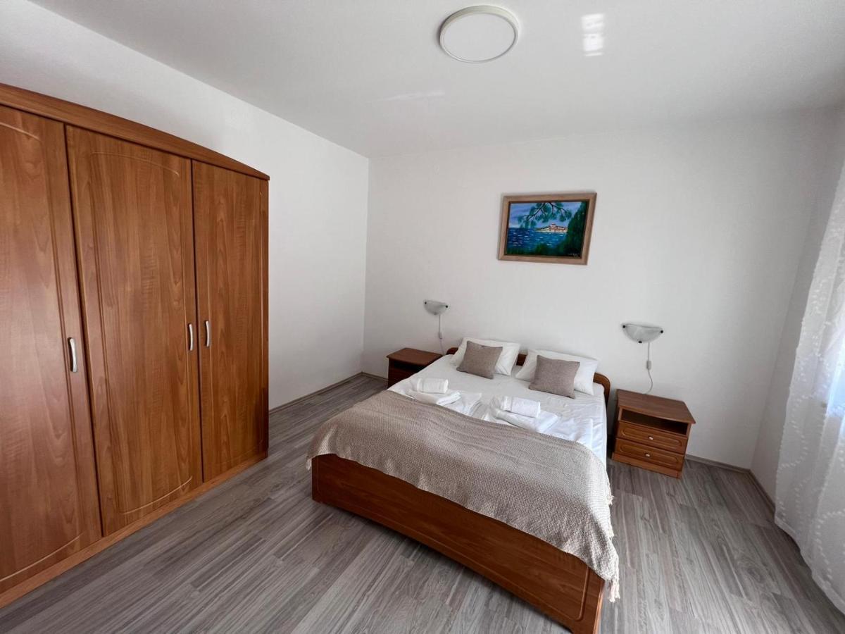Apartments Iskra Ровинь Экстерьер фото