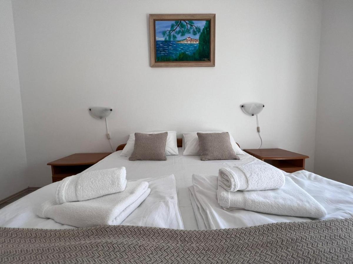 Apartments Iskra Ровинь Экстерьер фото